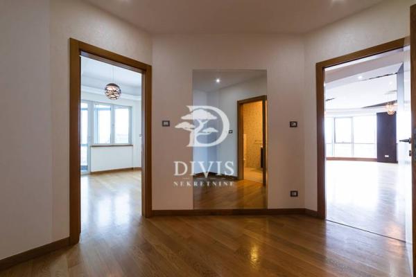 Slika 4 - Milentija Popovića, Petosoban stan na prodaju, 195m2, 960.000€